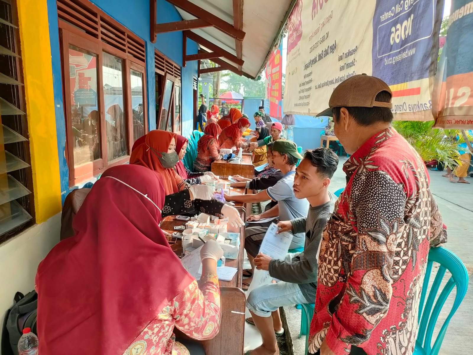 PENGECEKAN TENSI DAN GULA DARAH SEBANYAK 1.600 RESPONDES DARI 5 DUSUN