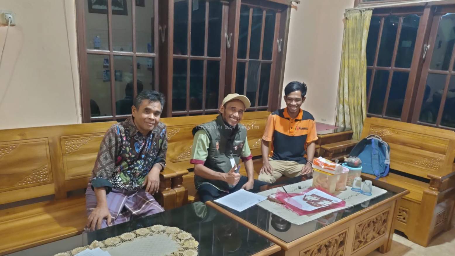 HARI PERTAMA COKLIT PETUGAS PANTARLIH DATANGI KEDIAMAN BAPAK KEPALA DESA KAMULYAN 