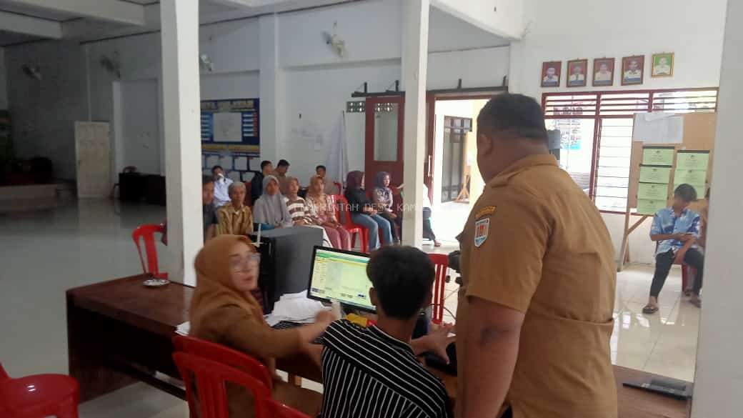 TINGKATKAN PARTISIPASI PEMILIH PEMULA PEMDES KAMULYAN GELAR PEREKAMAN E-KTP HARI INI