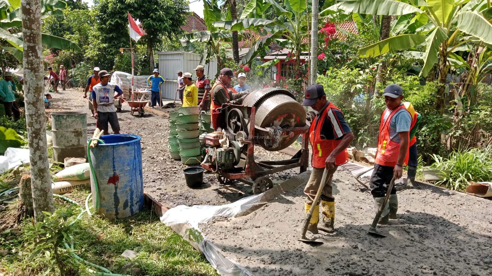 PEMDES KAMULYAN KEMBALI MANFAATKAN DANA DESA UNTUK PEMBANGUNAN RABAT BETON JALAN WARU 1