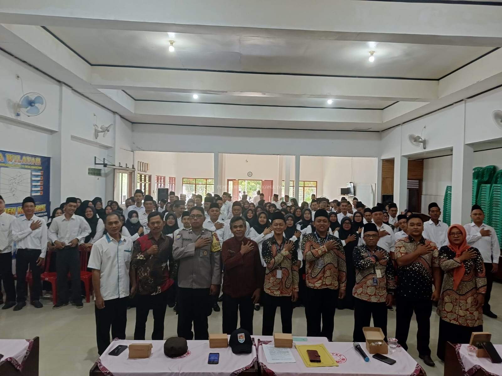 PELANTIKAN DAN PENGAMBILAN SUMPAH KPPS PILKADA TAHUN 2024 DESA KAMULYAN 