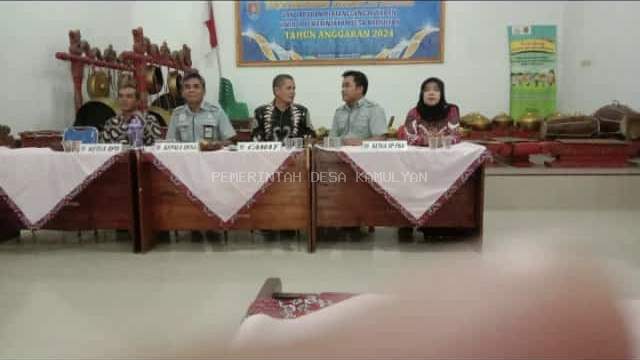 PENYERAHAN INSENTIF KADER DAN LAPORAN PERTANGGUNGJAWABAN KINERJA PEMERINTAH DESA KAMULYAN TAHUN 2024